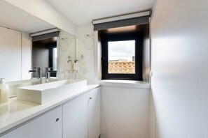 Ducha, secador de pelo, toallas