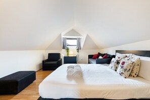 Iron/ironing board, Internet, bed sheets