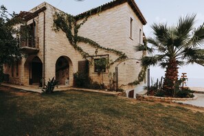 Villa | 4 slaapkamers, een bureau