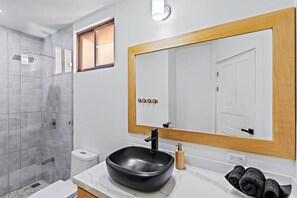 Bathroom - Modern Split-Level 2-Bedroom Condo with Pools, Terrace & Easy Beach Access (Sardinal)