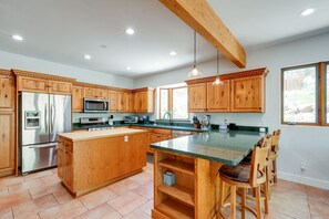 Fridge, microwave, oven, stovetop - Skyline Pines & Mountain Retreat! Hot Tub/AC/Views! (Flagstaff)