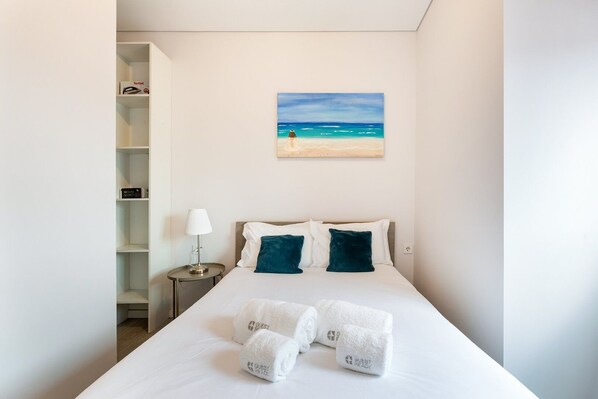 1 slaapkamer, een strijkplank/strijkijzer, internet, beddengoed