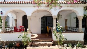 House | Outdoor dining - House in Roses Near Aqua Brava Water Park (Roses)