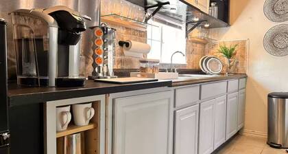 Mid-Mod Serenity with Designer Touches