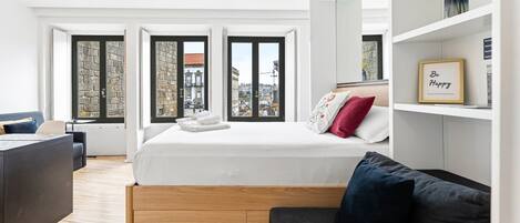 Iron/ironing board, Internet, bed sheets