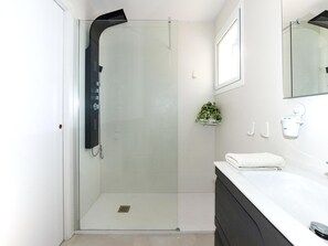 Bathroom - Apartment in Roses With Stunning Sea Views (Roses)