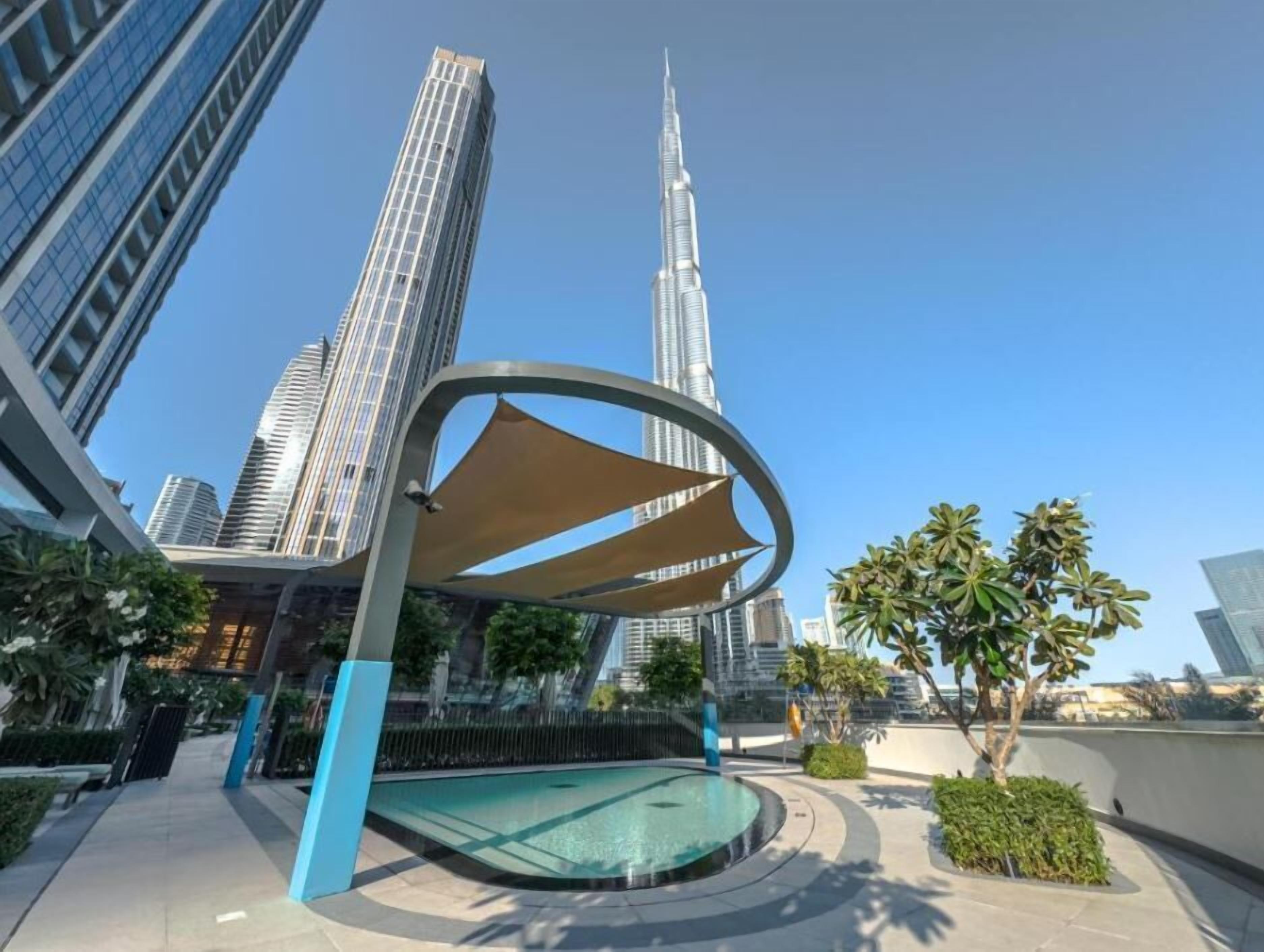 2 piscines extérieures