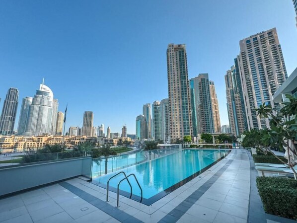 2 outdoor pools