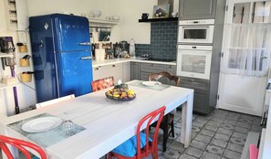 Refrigerador, microondas, horno y lavavajillas 