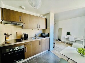 Réfrigérateur, micro-ondes, four, lave-vaisselle