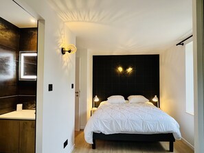 3 bedrooms, iron/ironing board, WiFi
