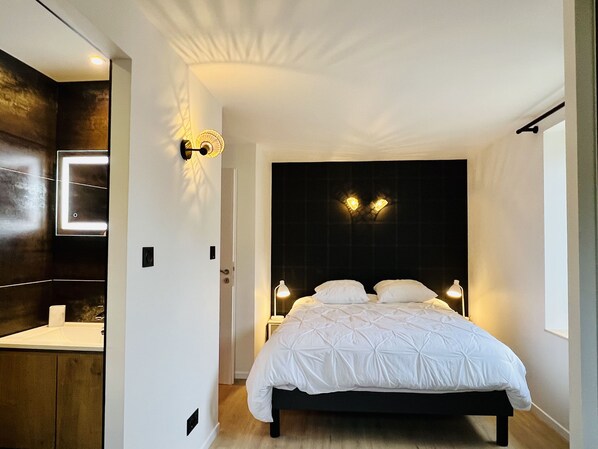 3 slaapkamers, een strijkplank/strijkijzer, wifi