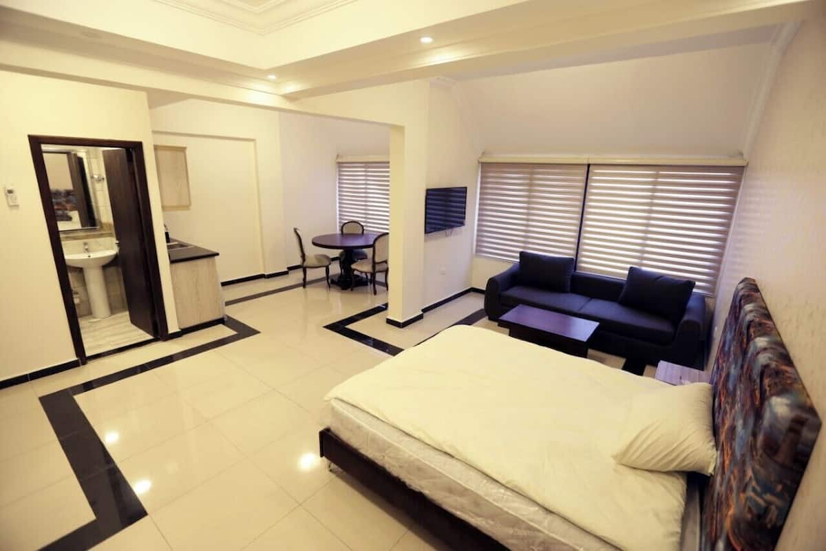 ستائر تعتيم وواي فاي