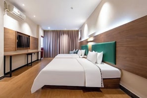 A hotel room with a large bed, a desk, and a TV. - Jingtu Hotel (Beihai Hunan Road) (Beihai)