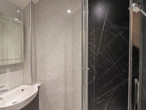 Shower - Teana Cottage (Looe)