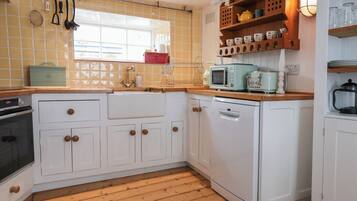 Dishwasher, cookware/dishes/utensils
