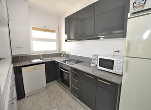 Apartment | Private kitchen - Beautiful Apartment in Roses With Views (Roses)