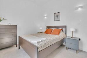 2 quartos, ferros/tábuas de passar roupa, Wi-Fi de cortesia