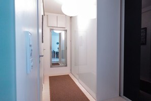 Interior - Vibrant Helsinki Stay - 5 Min to Design District (Helsinki)