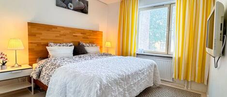 1 bedroom, iron/ironing board, travel crib, WiFi