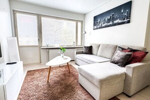 TV - Vibrant Helsinki Stay - 5 Min to Design District (Helsinki)