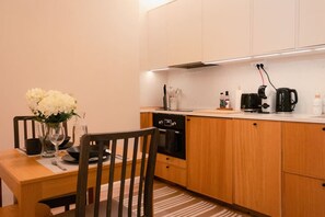 Kühlschrank, Ofen, Herdplatte, Geschirrspüler