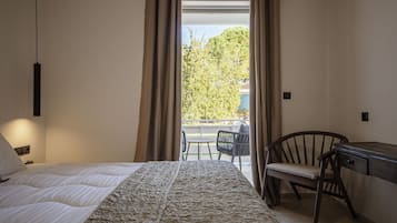 In-room safe, desk, soundproofing, free WiFi