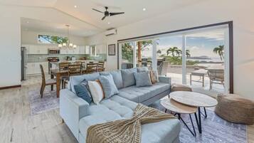 Rumah, pemandangan samudra | Ruang keluarga