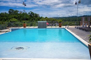Piscine extérieure