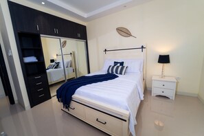 3 bedrooms, iron/ironing board, free WiFi, bed sheets - Pyramid Dreamstay 67
2-bedroom in soothing Ocho Rios with WiFi, AC, fitness room (Ocho Rios)