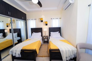 3 عدّة غرف نوم ومكواة/لوح كي وواي فاي مجانًا وملاءات أسرّة