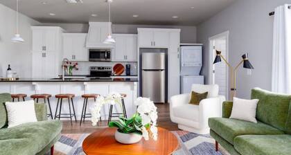 H2/H4/H6 Spacious & Urban Modern Condo - 3 units!