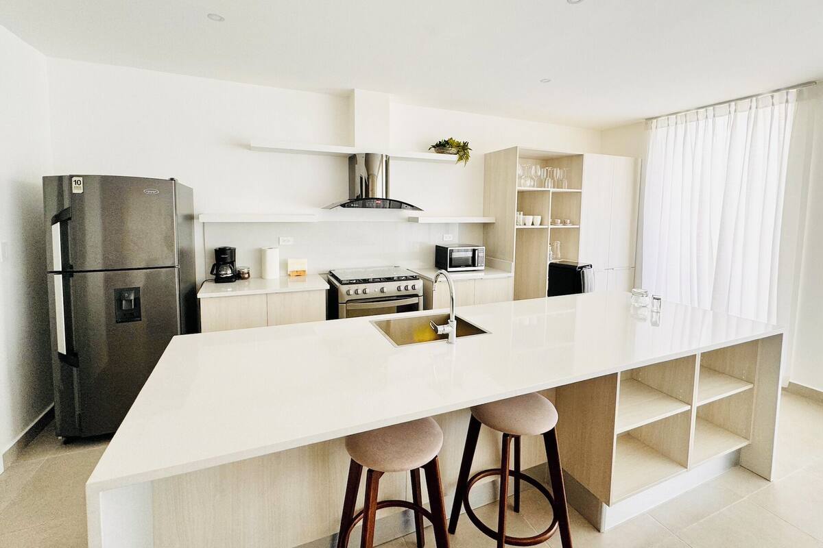 Fridge, microwave, oven, stovetop