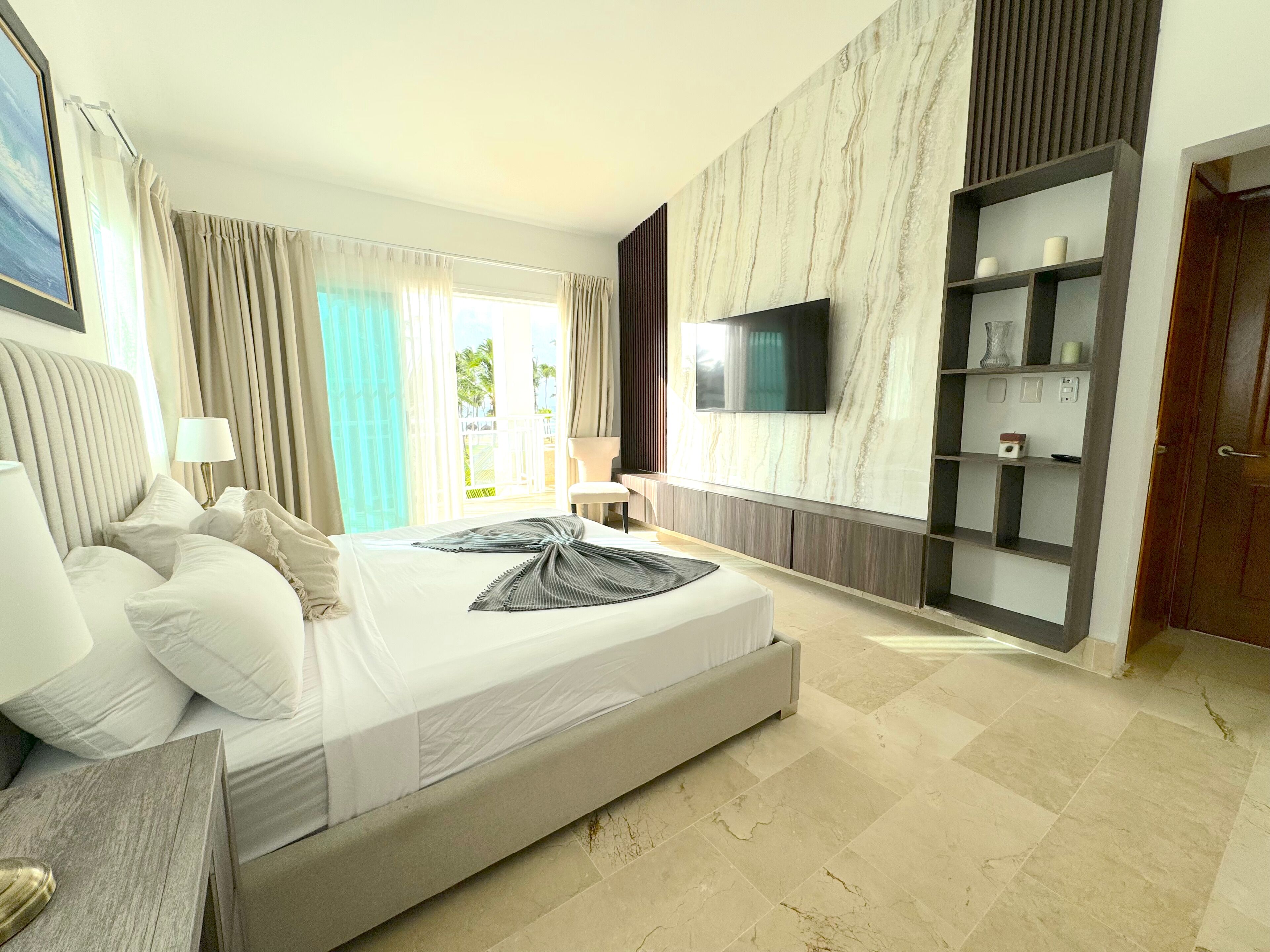 Classic Penthouse | Premium bedding, free WiFi, bed sheets