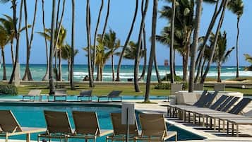 2 outdoor pools