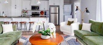 H3/H5 Spacious & Urban Modern Condo - 2 units!