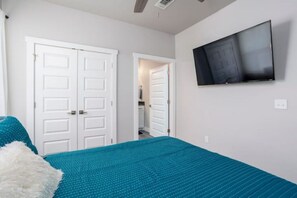 6 habitaciones, tabla de planchar con plancha, wifi y ropa de cama