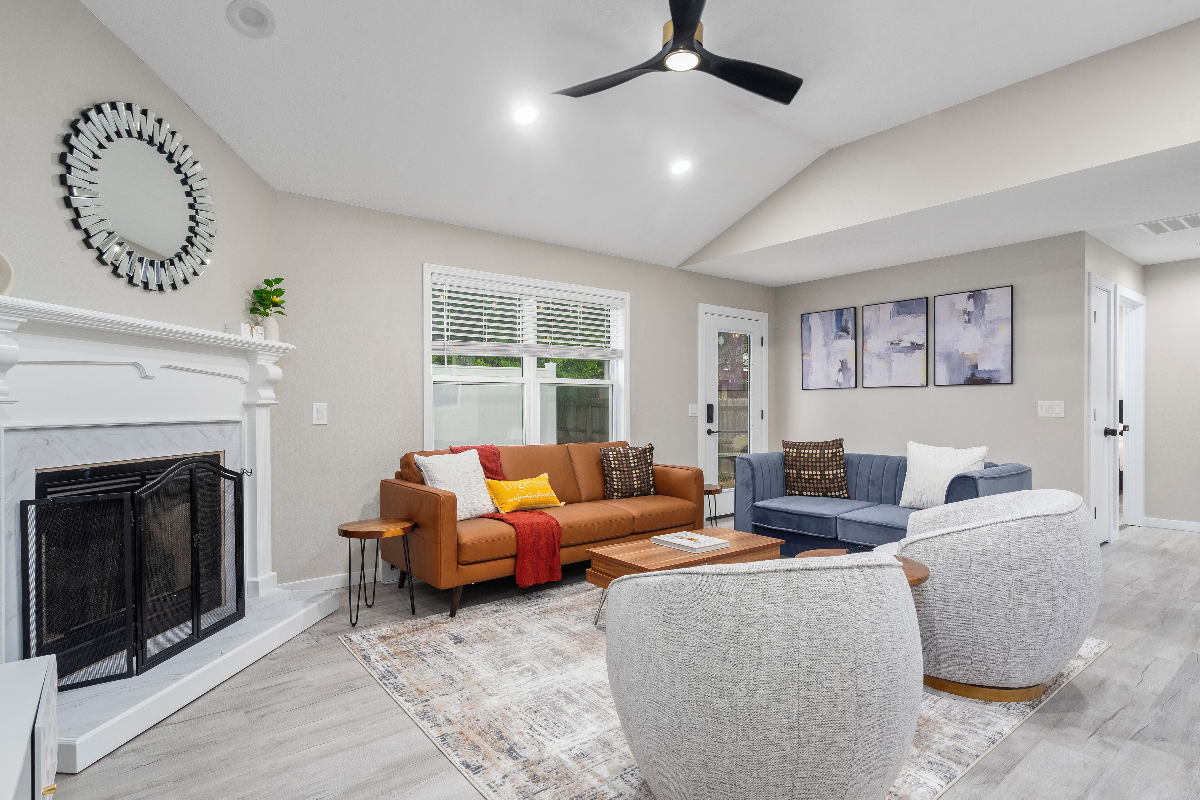 Televisor intel·ligent i futbolí 