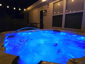 Outdoor spa tub - Modern Retreat w/ Hot Tub, Game Room & King Suite! & More (Springfield)