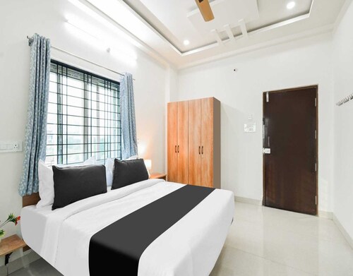 Super Townhouse Kokapet Near GAR