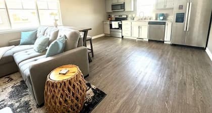"Lil' Castle Pines" - Cozy 1-bedroom loft in quiet neighborhood!