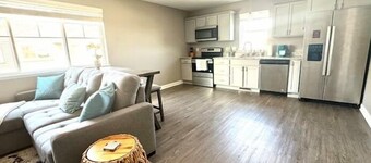 "Lil' Castle Pines" - Cozy 1-bedroom loft in quiet neighborhood!