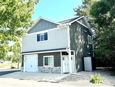 "Lil' Castle Pines" - Cozy 1-bedroom loft in quiet neighborhood!