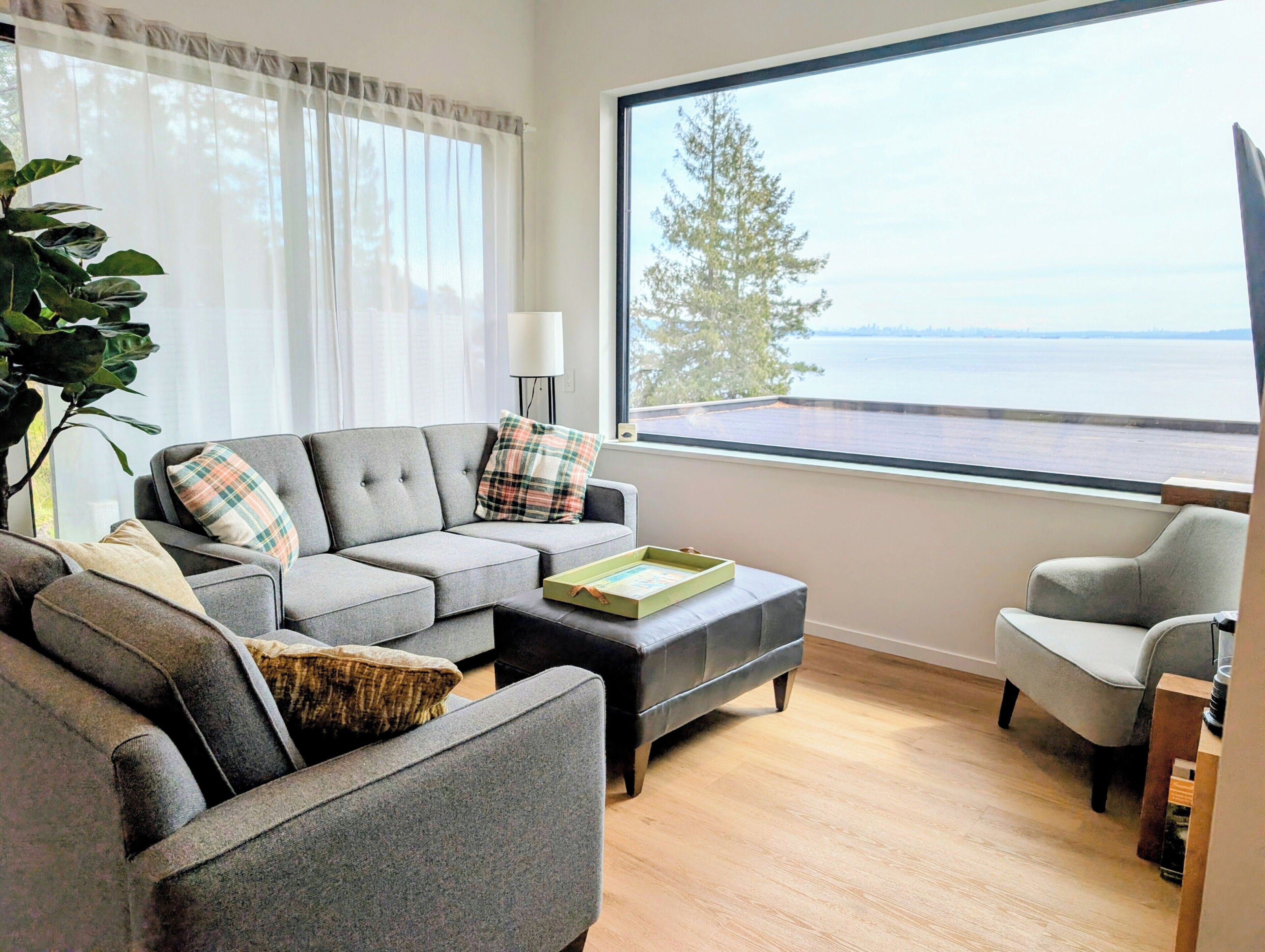 New Oceanfront Luxury Suite With A Breathtaking  View Of Downtown Vancouver, - Horseshoe Bay