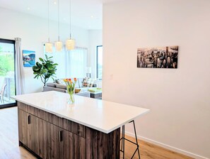 Lobby - New Oceanfront Luxury Suite with a breathtaking  view of downtown Vancouver, (Bowen Island)