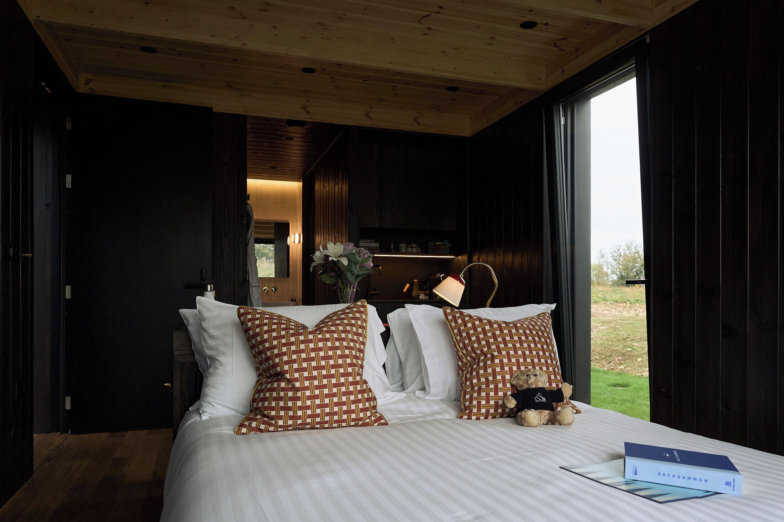 客房内保险箱、熨斗/熨衣板、免费 WiFi