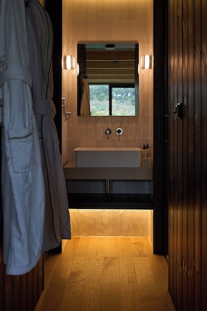 In-room safe, iron/ironing board, free WiFi