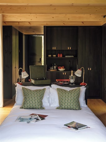 In-room safe, iron/ironing board, free WiFi