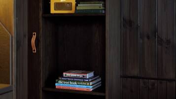 Twin Room | In-room safe, iron/ironing board, free WiFi