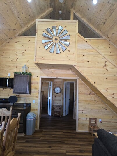 The Yellow Rose Cabin on Lake Granbury
